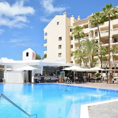 Lovely Communal Heated Pool Apartment *