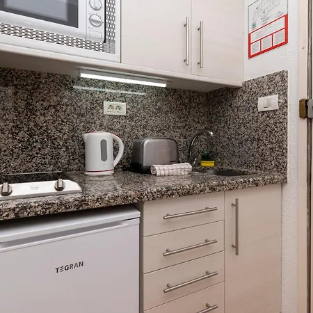 Lovely Communal Heated Pool Apartment *